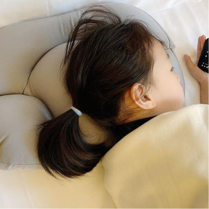 Slim Slaapkussen – Ergonomisch Microbolletjes Kussen voor Zij- en Rugslapers