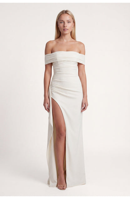 LunaÉtoile Maxi Jurk met Off-Shoulder Halslijn en Hoge Split