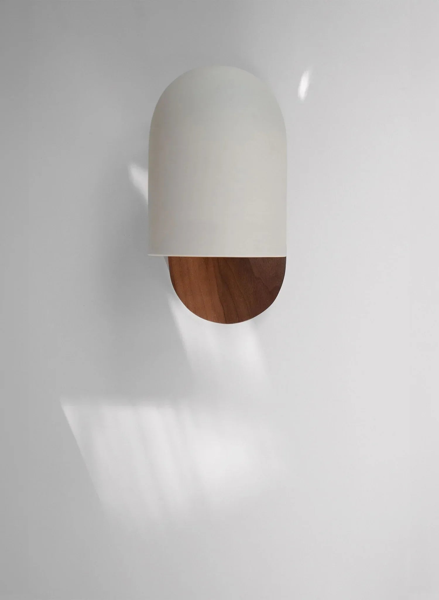 EarthWood - Wabi-Sabi Wandlamp in Walnoot