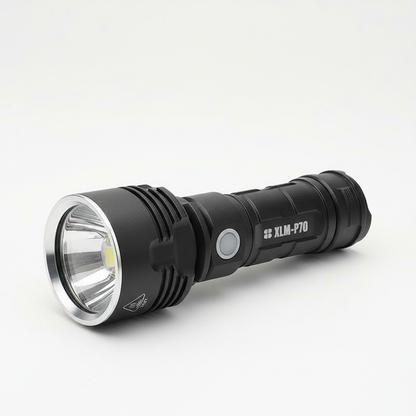 Professionele High-Performance LED-Zaklamp met Actieve Koeling | 100.000 Lumen | 2.350m Bereik | 18x CREE XHP70.2 | OLED-Display | IP68