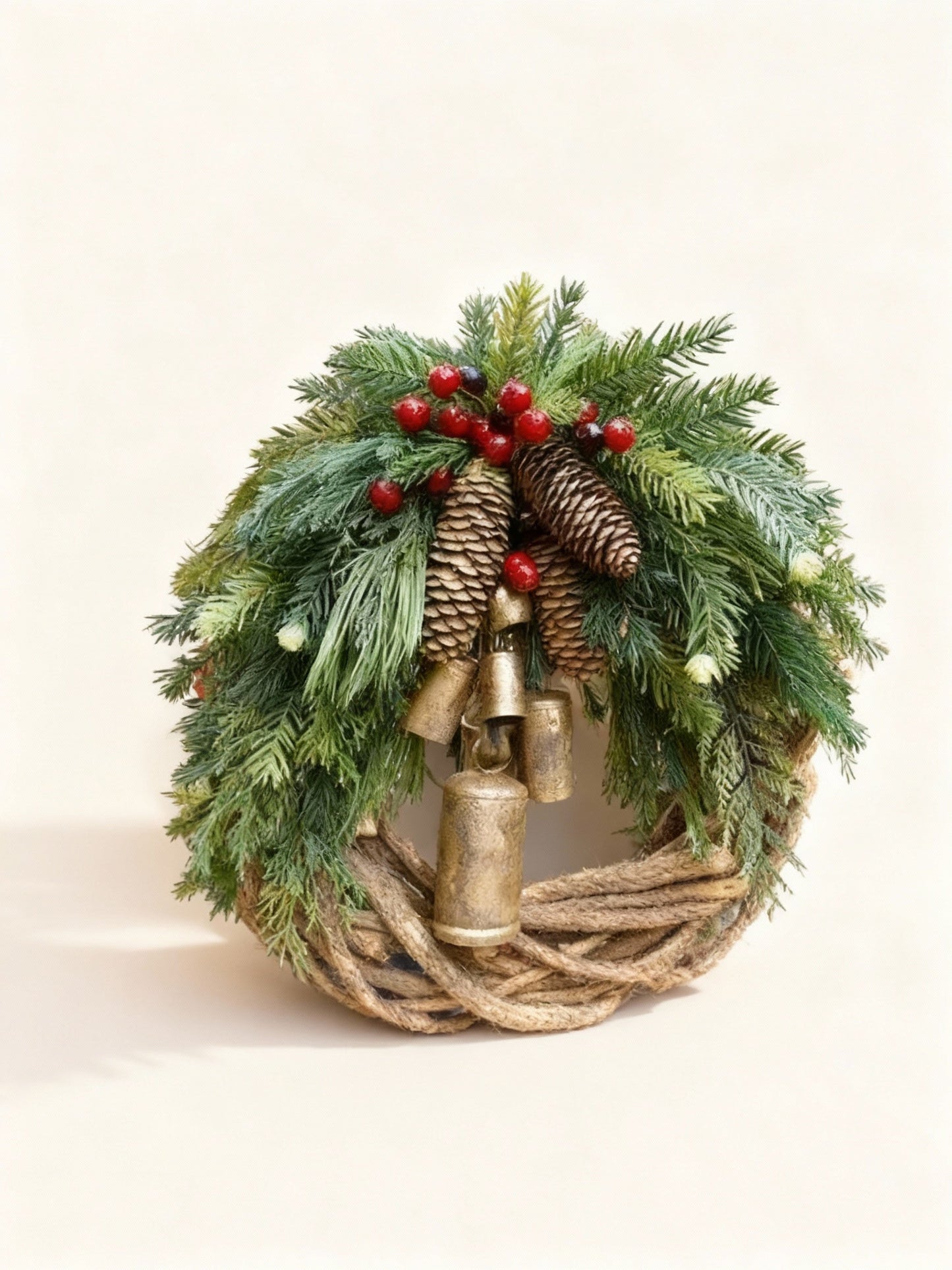 Solvéra Boheemse Decoratiekrans met Klokken en Dennenappels