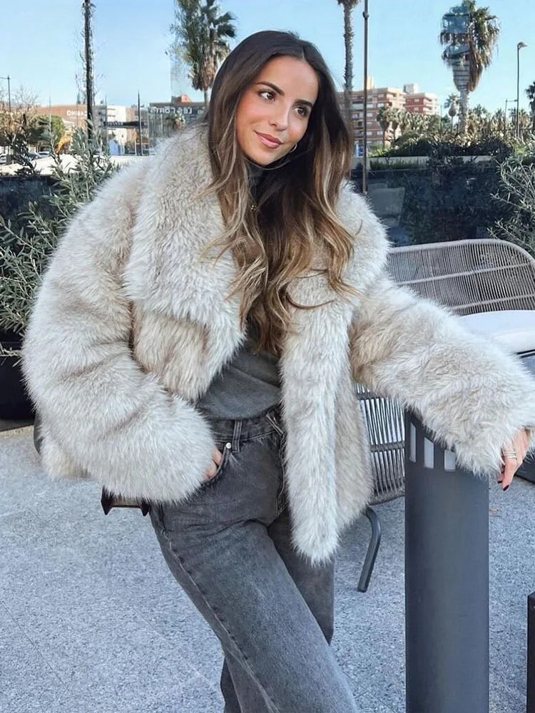 Faux bontjas | Kort | Faux bont | Pluizige faux bontjas | Winterjas voor vrouwen