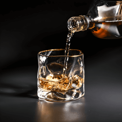 Japans Kristallen Whiskyglas met Goudaccent – Premium Reliëfstructuur