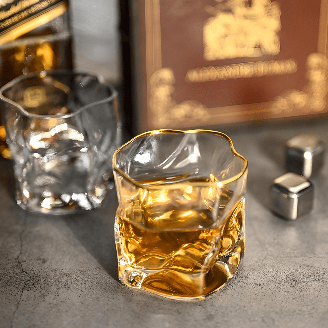 Japans Kristallen Whiskyglas met Goudaccent – Premium Reliëfstructuur