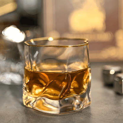 Japans Kristallen Whiskyglas met Goudaccent – Premium Reliëfstructuur