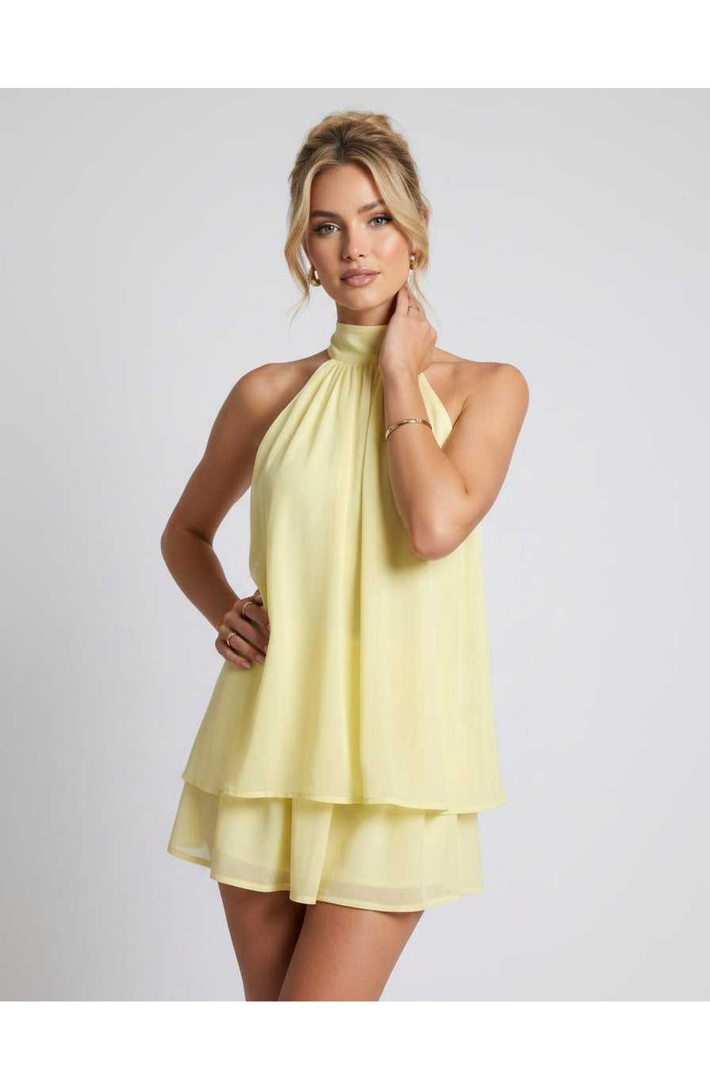 ZomerFlair Mini Jurk met Halterneck en Gelaagde Rok