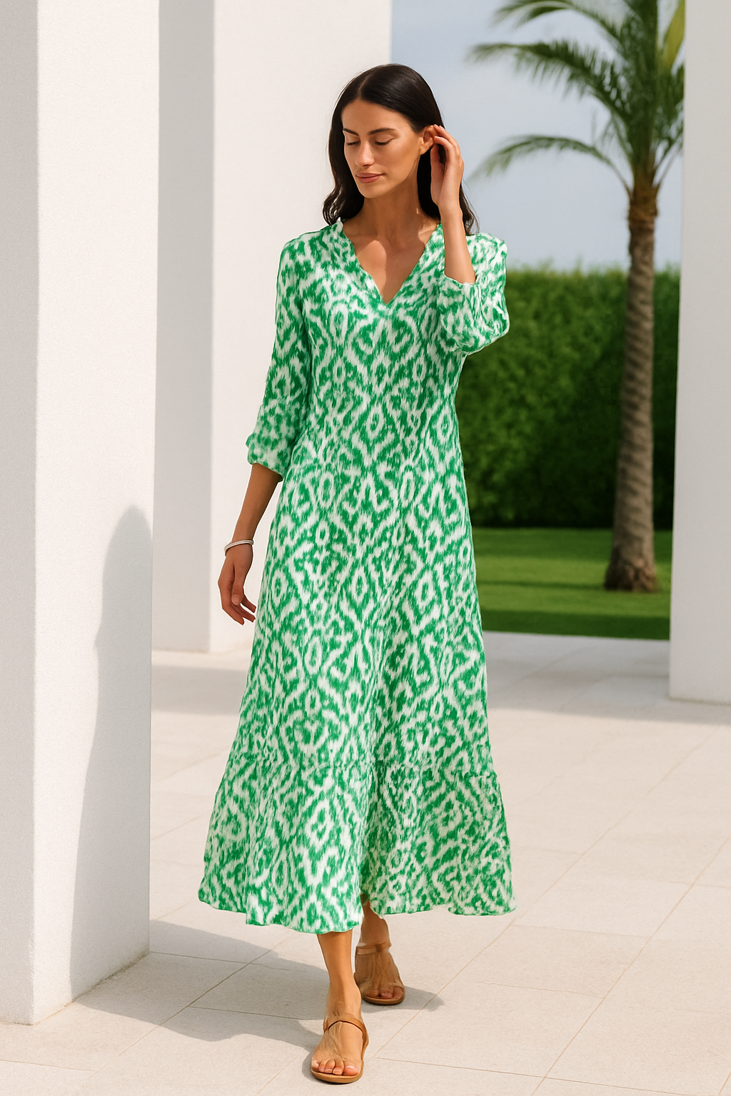 BreezeLuxe Flowy Zomerjurk met V-Hals en Opgerolde Mouwen