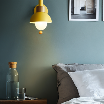 Pastel Warmwit Wandlampje met Houten Details – Slaapkamer & Woonkamer
