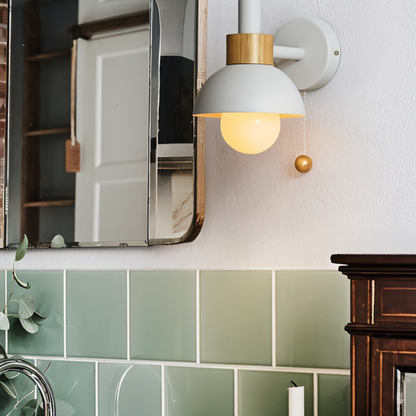 Pastel Warmwit Wandlampje met Houten Details – Slaapkamer & Woonkamer