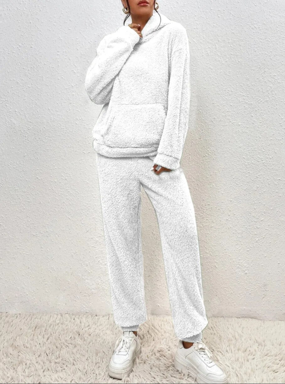 CozyTeddy Lounge Set – Warme Hoodie en Broek van Zachte Teddy-Stof met Kangoeroezak
