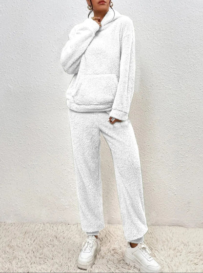 CozyTeddy Lounge Set – Warme Hoodie en Broek van Zachte Teddy-Stof met Kangoeroezak