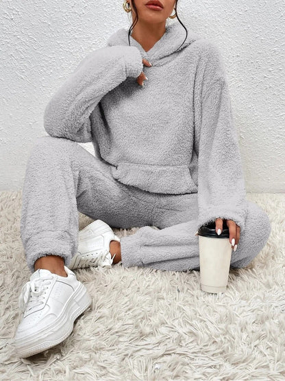 CozyTeddy Lounge Set – Warme Hoodie en Broek van Zachte Teddy-Stof met Kangoeroezak