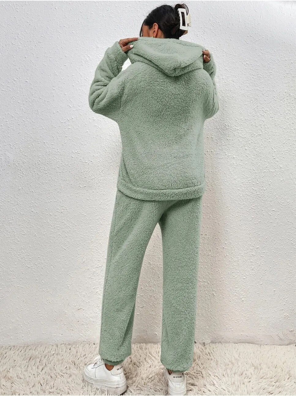 CozyTeddy Lounge Set – Warme Hoodie en Broek van Zachte Teddy-Stof met Kangoeroezak
