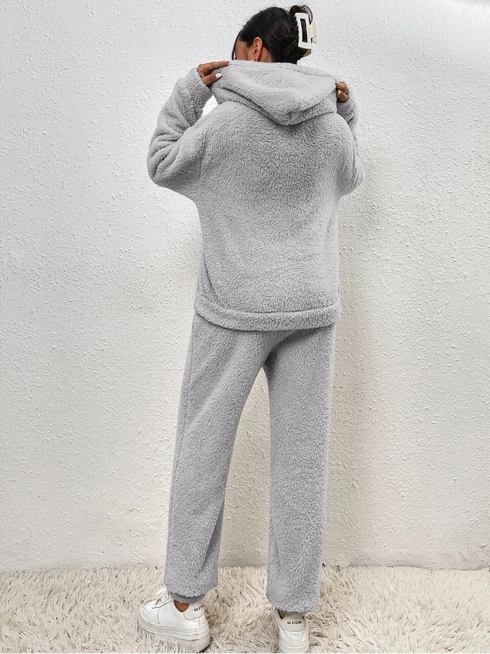 CozyTeddy Lounge Set – Warme Hoodie en Broek van Zachte Teddy-Stof met Kangoeroezak