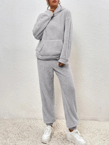 CozyTeddy Lounge Set – Warme Hoodie en Broek van Zachte Teddy-Stof met Kangoeroezak