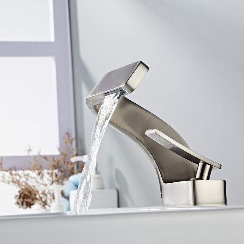 Moderne Waterval Kraan – Stijlvolle Badkamer Mengkraan met Cascaderende Waterstroom