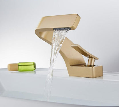 Moderne Waterval Kraan – Stijlvolle Badkamer Mengkraan met Cascaderende Waterstroom