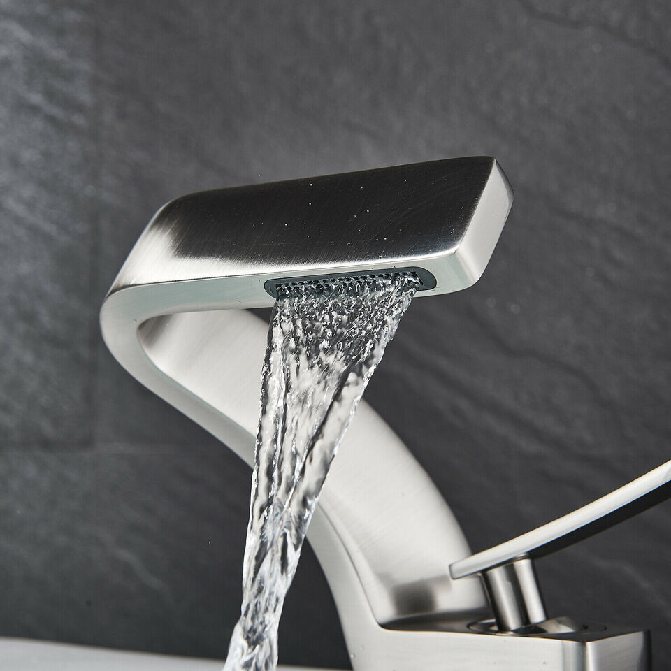 Moderne Waterval Kraan – Stijlvolle Badkamer Mengkraan met Cascaderende Waterstroom