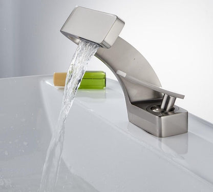 Moderne Waterval Kraan – Stijlvolle Badkamer Mengkraan met Cascaderende Waterstroom