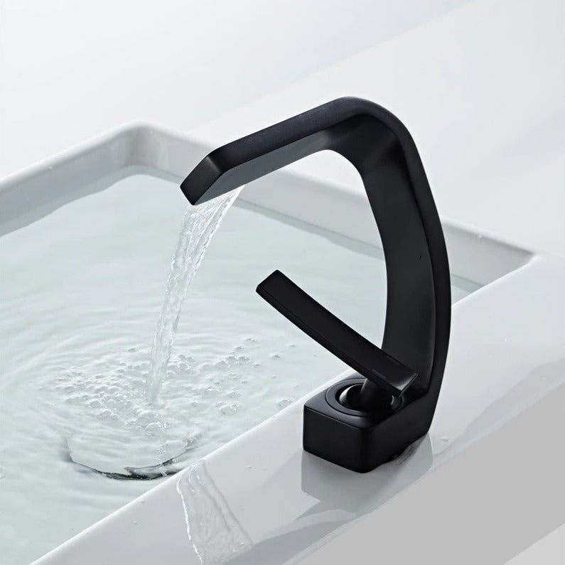 Moderne Waterval Kraan – Stijlvolle Badkamer Mengkraan met Cascaderende Waterstroom