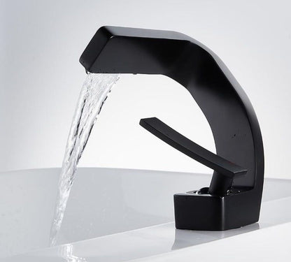 Moderne Waterval Kraan – Stijlvolle Badkamer Mengkraan met Cascaderende Waterstroom