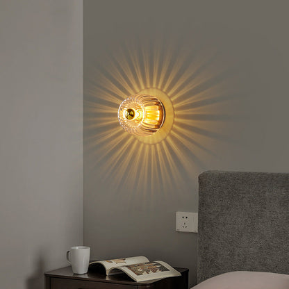 BrassRay Wand- en Plafondlamp – Luxe Zonvormige Lamp van Koper & Glas