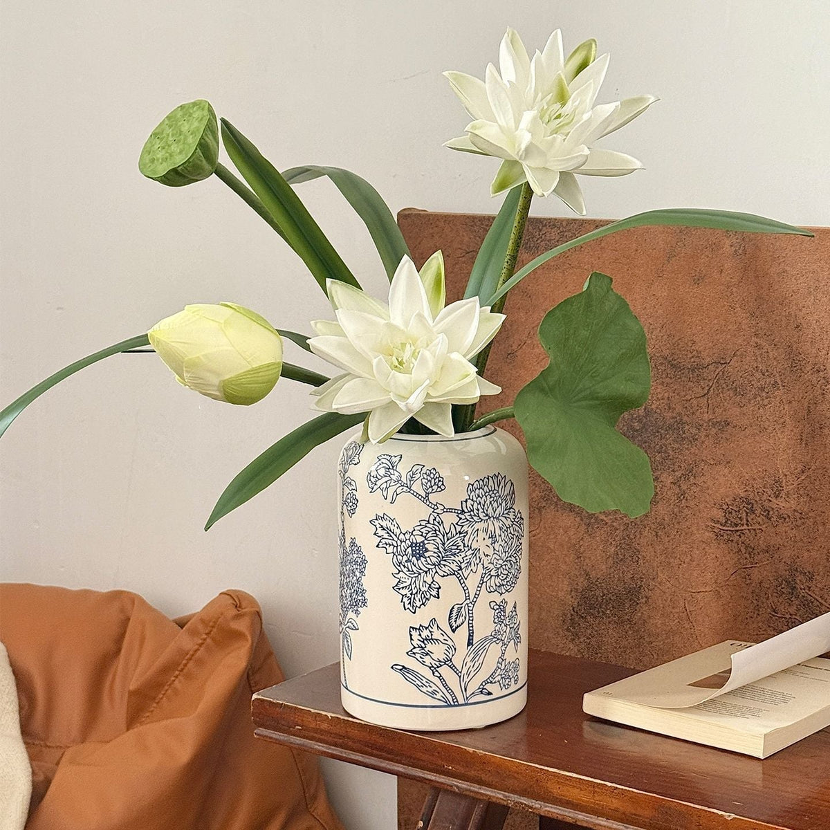 Blauwe Bloemenvaas - Keramiek Decoratie met Florale Patronen