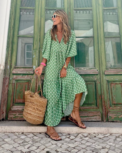 Zomergloed bohemian damesjurk – lange groene zomerjurk met print en V-hals