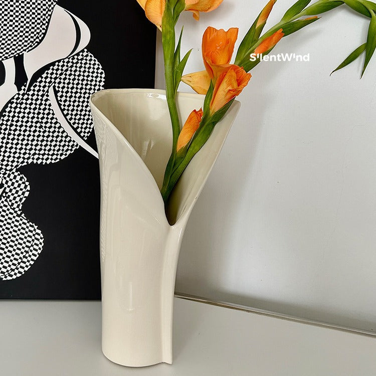 Golfvormige Designvaas - Modern Architectonisch Interieur