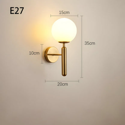 GlansBol Wandlamp – Warme Sfeermaker met Koperen Accenten