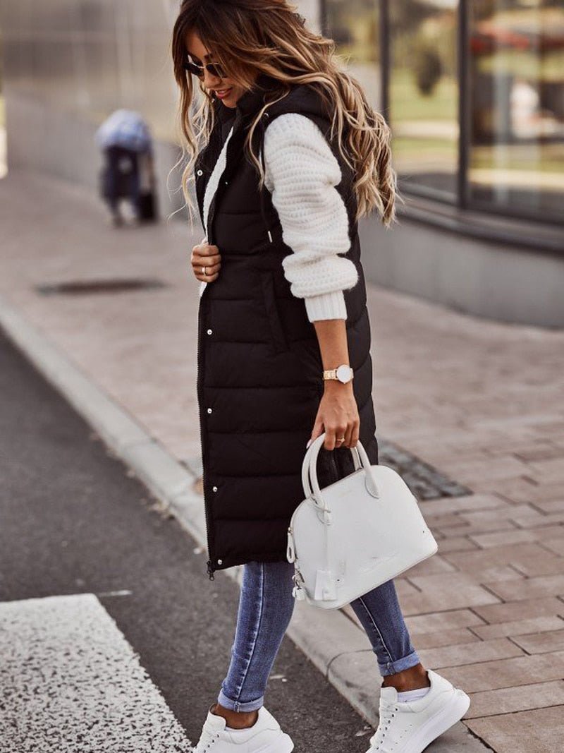 Lange Gewatteerde Damesbodywarmer Merava – Stijlvolle Knielange Wintervest met Rits en Capuchon