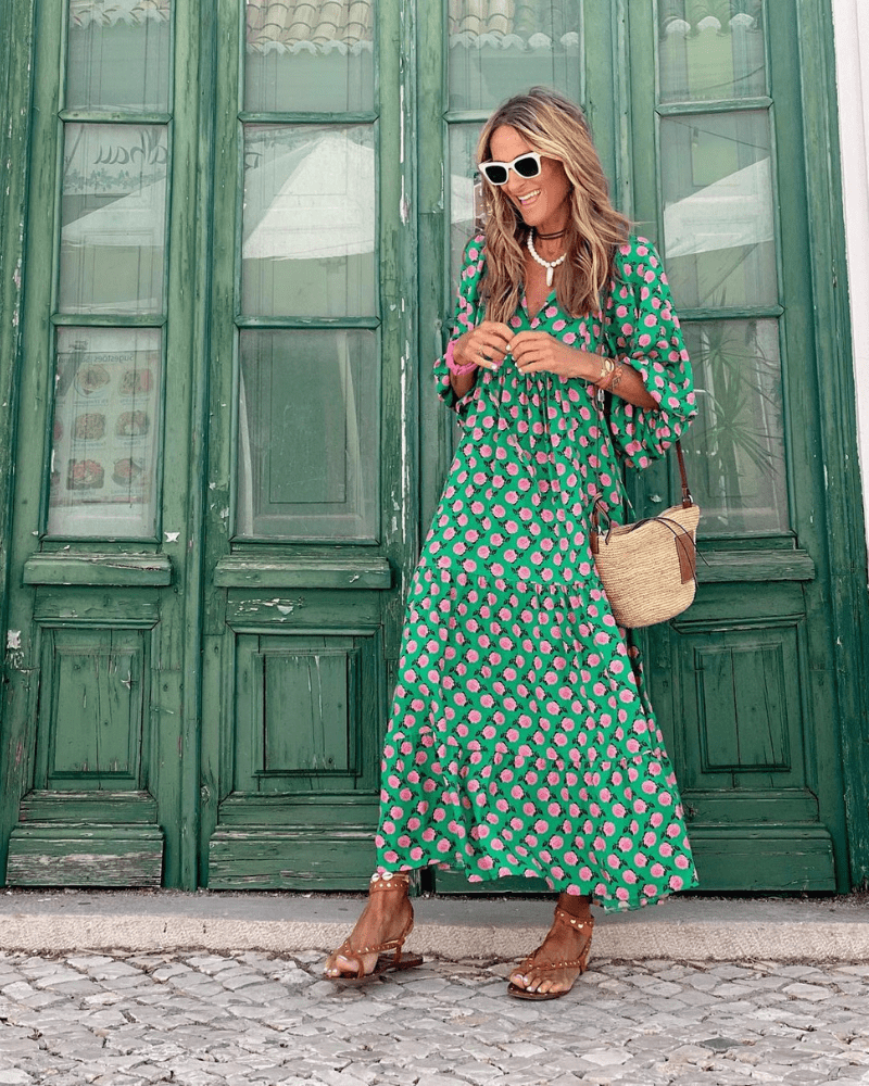 Zomergloed bohemian damesjurk – lange groene zomerjurk met print en V-hals