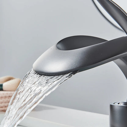 Zwarte Waterval Wastafelmengkraan - Wandgemonteerd Design