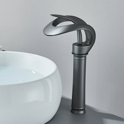 Zwarte Waterval Wastafelmengkraan - Wandgemonteerd Design