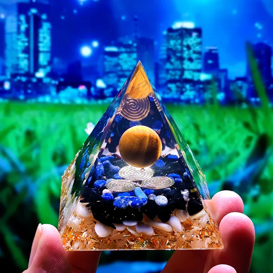 Orgoniet Piramide met Amethist Pendel – Energie, Bescherming en Decoratie