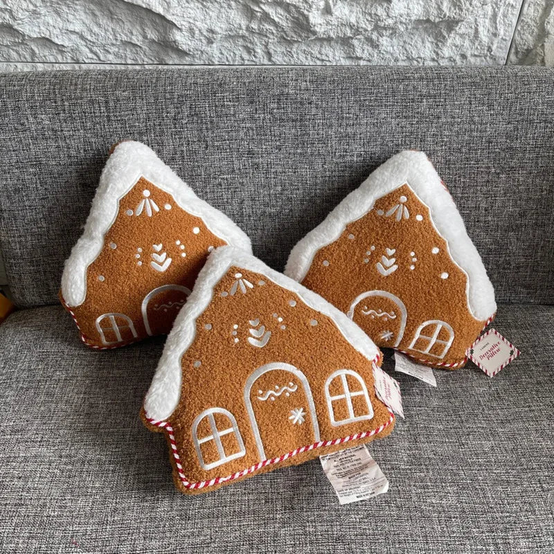 Winterhuisje Fleece Sierkussen 32cm met Borduurdetails - Feestelijk Decoratiekussen