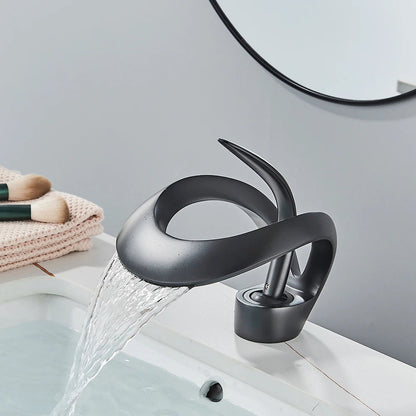 Zwarte Waterval Wastafelmengkraan - Wandgemonteerd Design