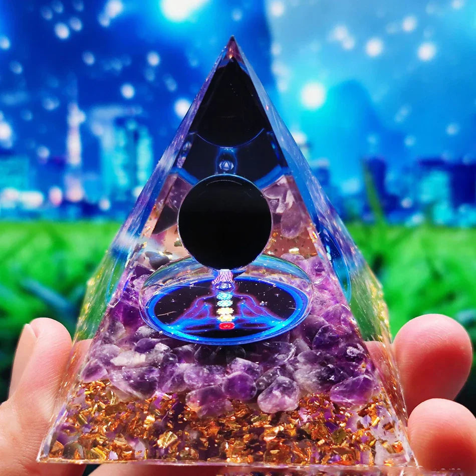 Orgoniet Piramide met Amethist Pendel – Energie, Bescherming en Decoratie