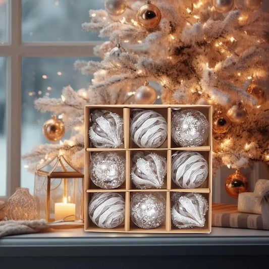 GlansFeest Kerst Hangdecoraties – Set van 9 Kunststof Ornamenten met Sneeuwvlok en Balontwerp