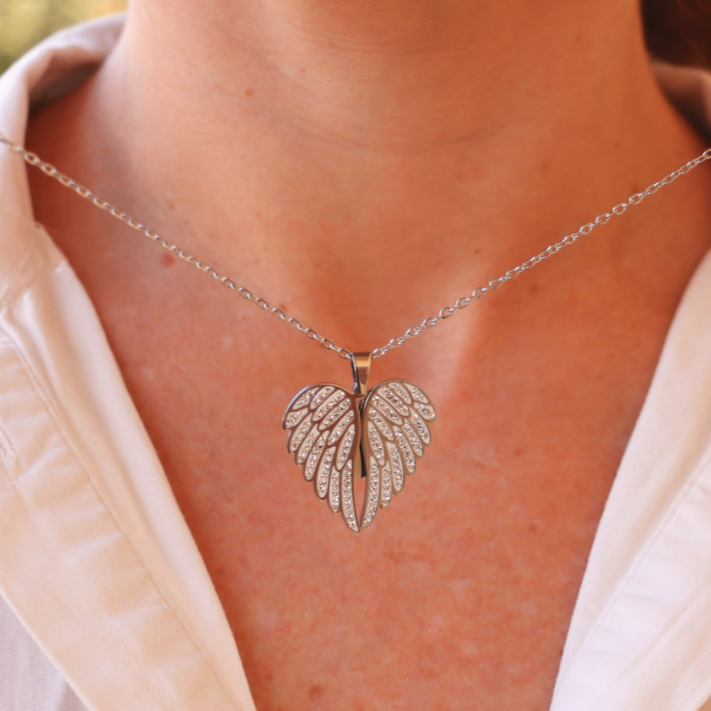 Engelenhart Ketting – Verfijnd Sieraad met Gravure in Goud of Zilver