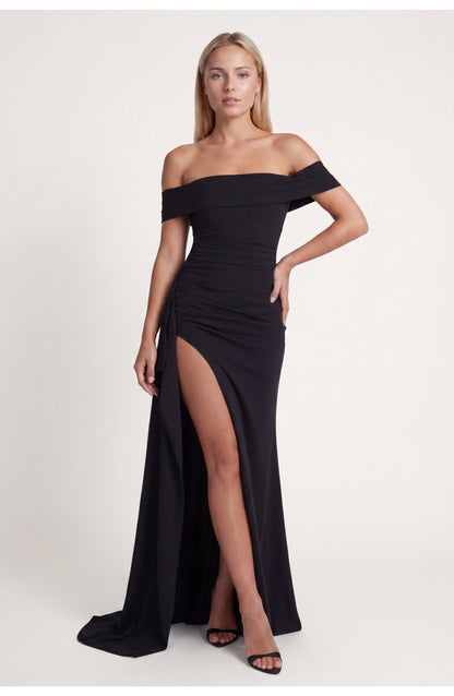 LunaÉtoile Maxi Jurk met Off-Shoulder Halslijn en Hoge Split