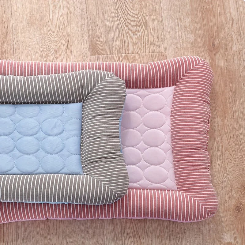 CoolPaws Relaxmat – Verkoelend Huisdierenbed voor Zomercomfort