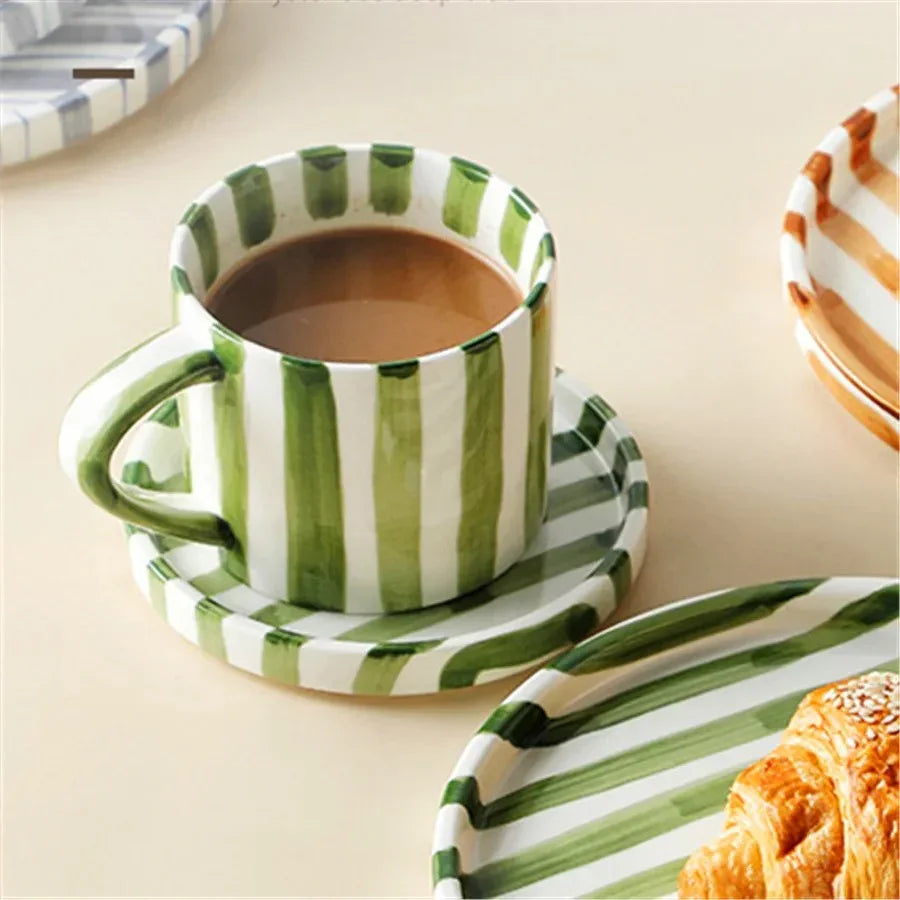 Gestreepte Retro Koffiemok met Schotel - Handgeschilderd Porselein