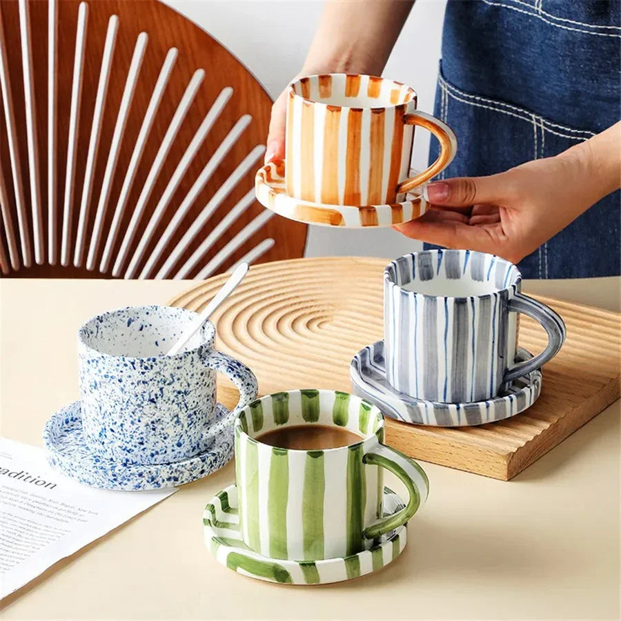 Gestreepte Retro Koffiemok met Schotel - Handgeschilderd Porselein
