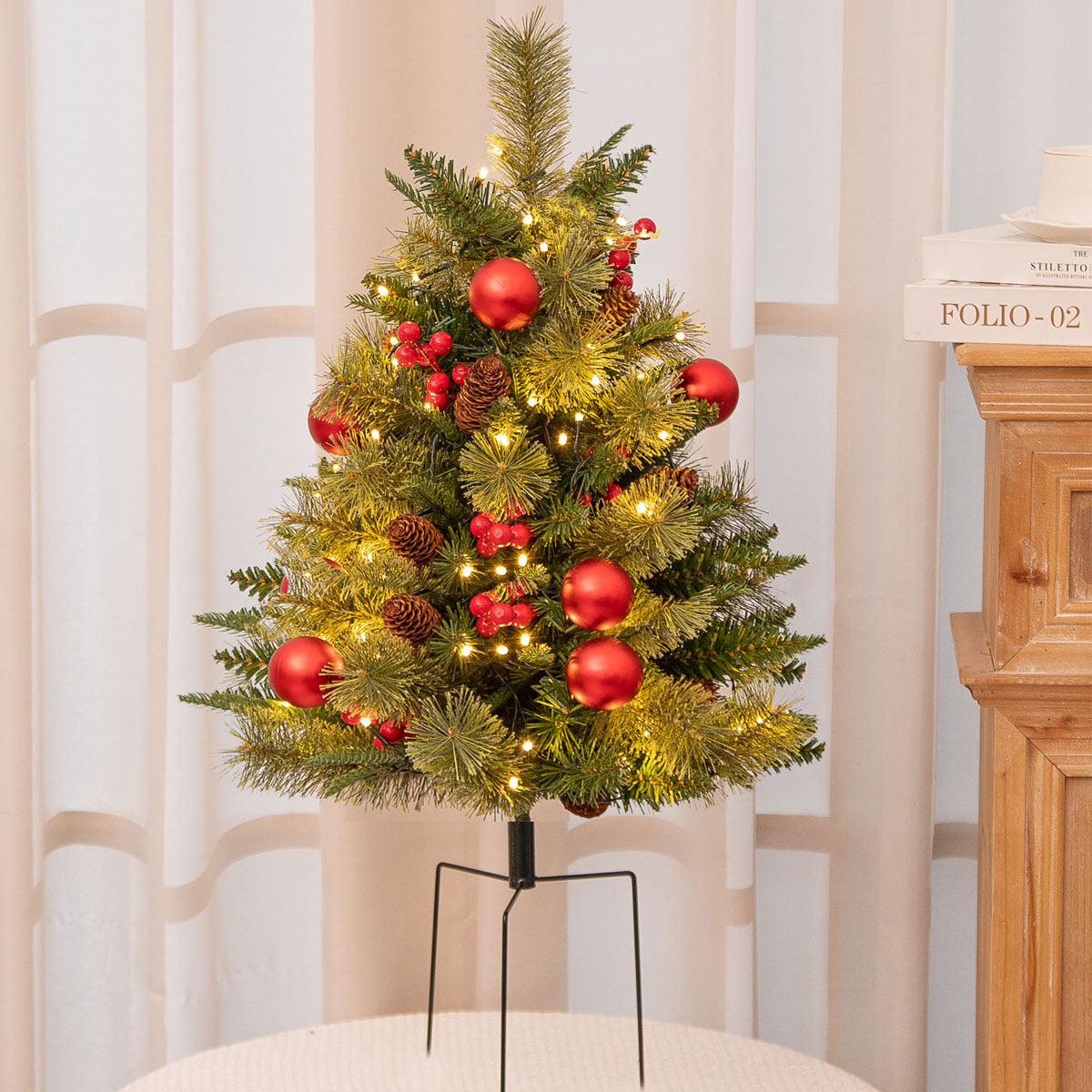 Kerst urn decoratie met LED-lampen | Realistische den takken & bessen | Binnen- en buitengebruik