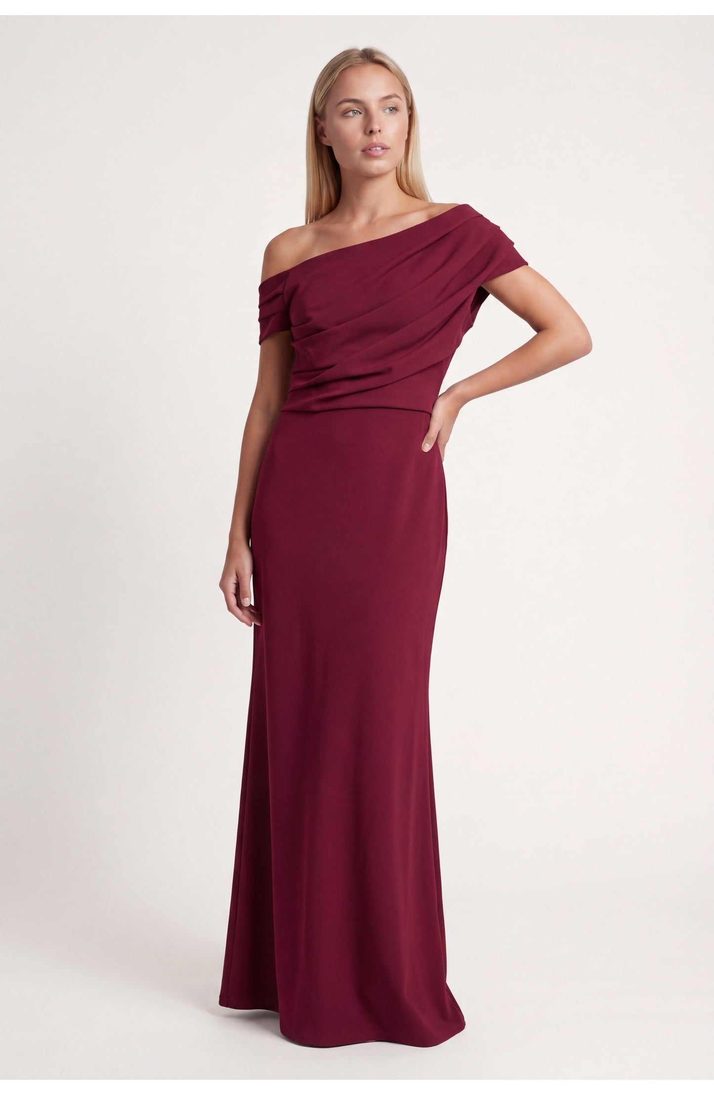 RougeÉlan Maxi Jurk met Off-Shoulder Halslijn en Drapering