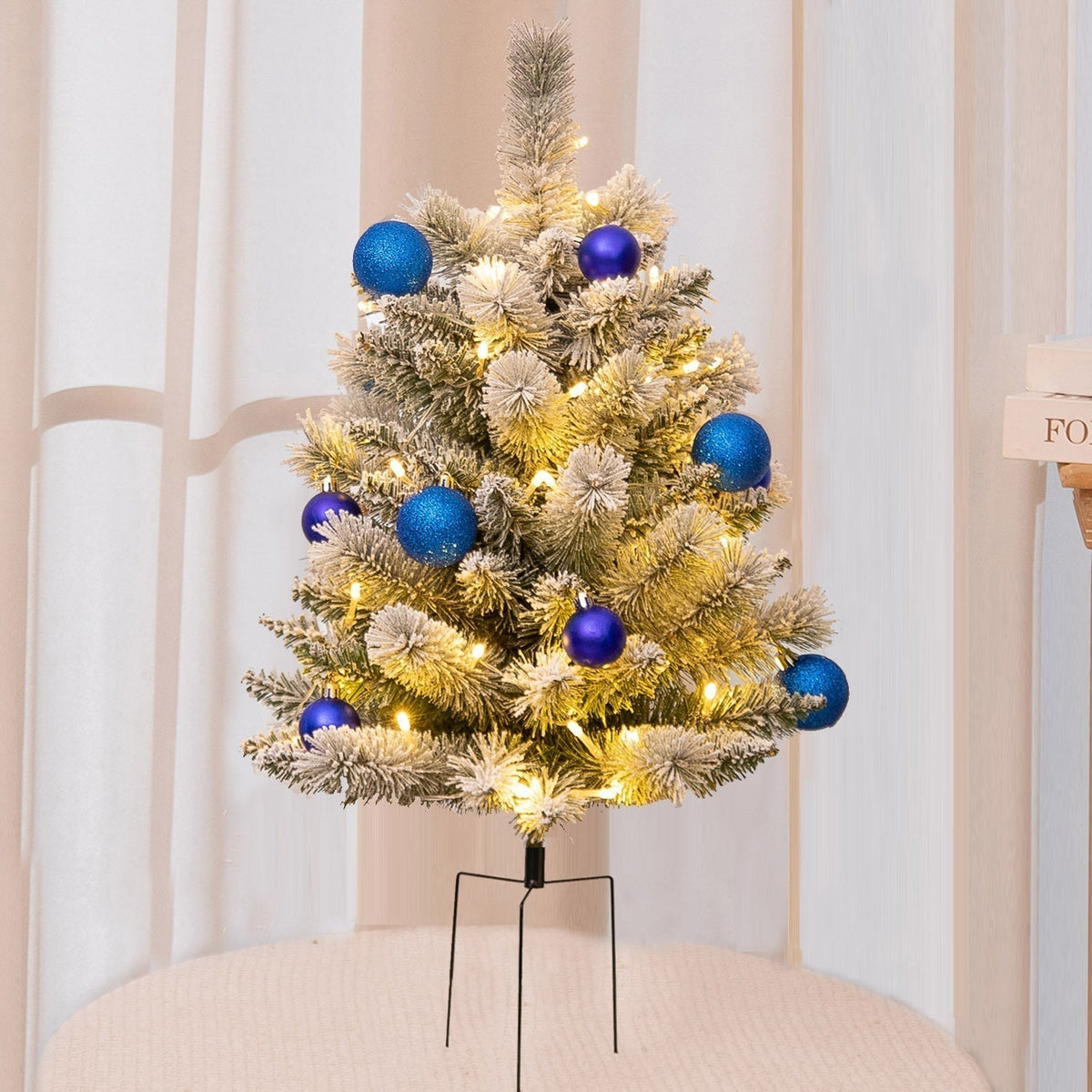 Kerst urn decoratie met LED-lampen | Realistische den takken & bessen | Binnen- en buitengebruik
