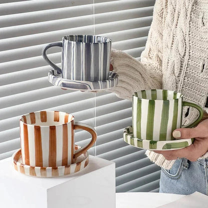 Gestreepte Retro Koffiemok met Schotel - Handgeschilderd Porselein