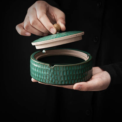 Keramische asbak met houten deksel, 12,5 cm - handgemaakt