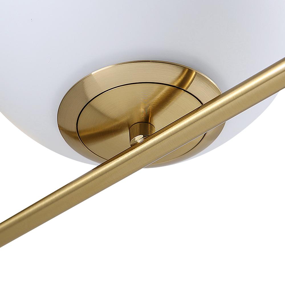 Antieke Messing Globe Wandlamp met Opale Glazen Schaduw